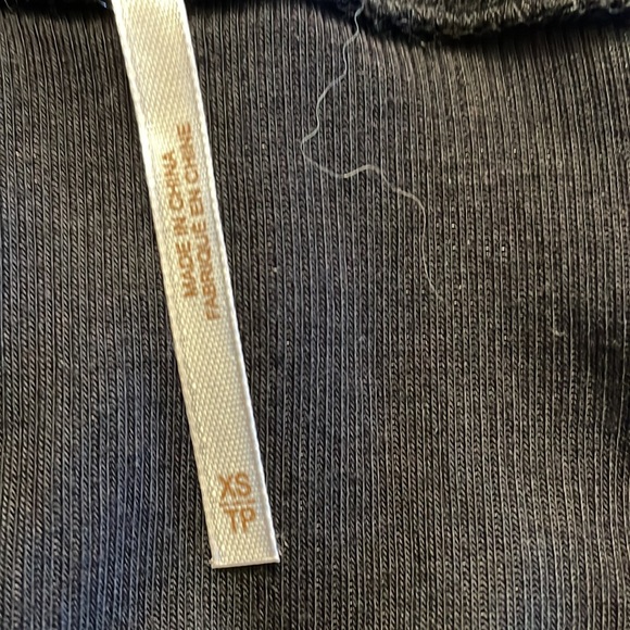 Free People high low hemline black size XS light weight sweater - Picture 7 of 7